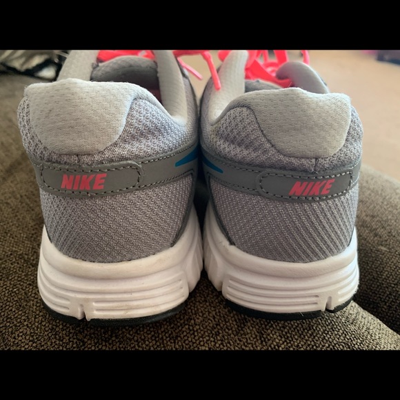 Nike Revolution 2 women’s running sneaker size 9 - Picture 4 of 7
